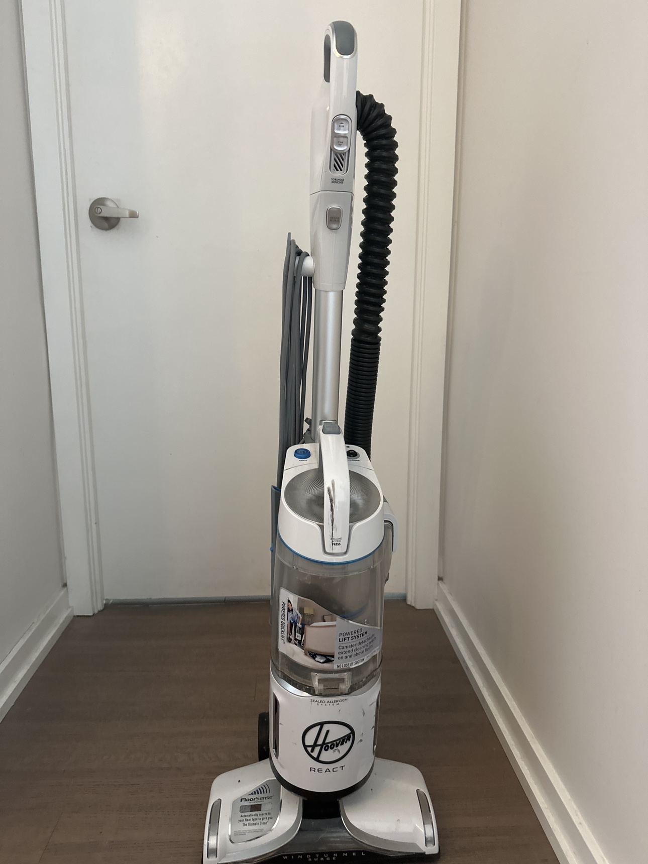 Vacuum cleaner Floor sense