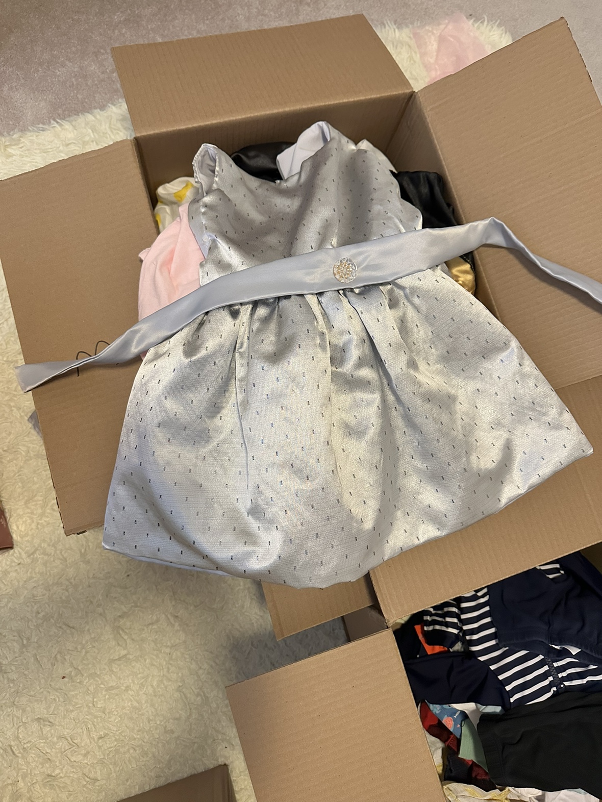 2 boxes of girl clothes - 3T-4T - photo 2