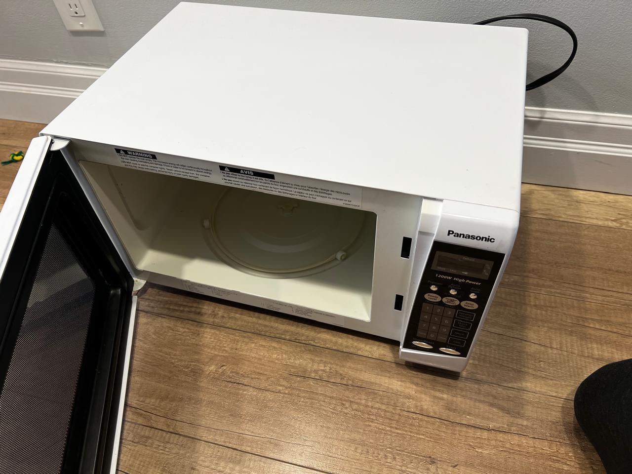 Panasonic Microwave - photo 2