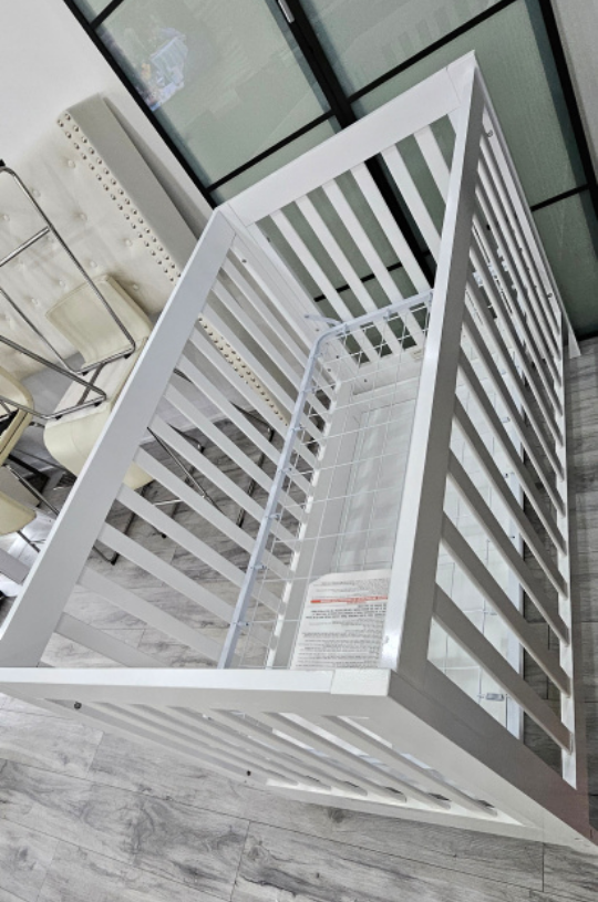 White Crib with Storage Drawer image indicator(2)