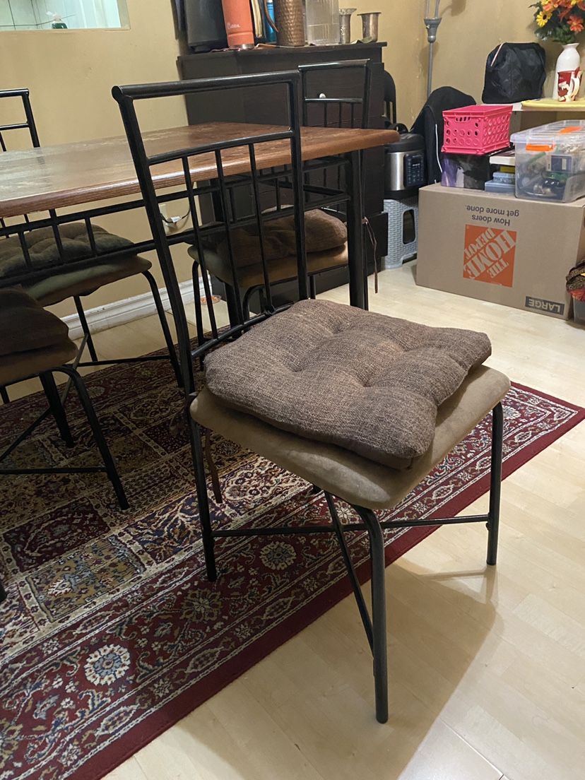 WOOD TOP DINNING TABLE AND 4 chairs. - photo 4