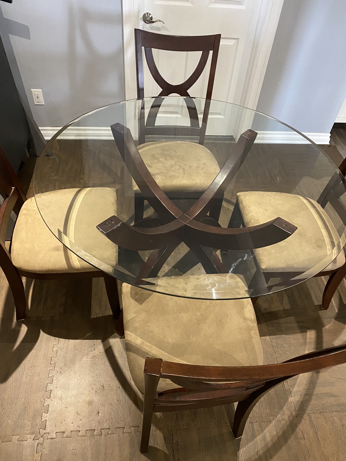Kitchen table and four dinning chairs - photo 3