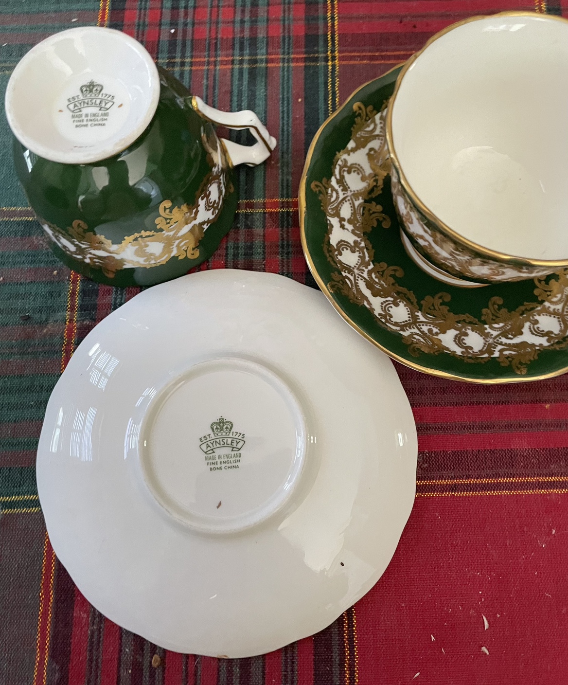 2 Royal Dulton Aynsley cups and saucers - photo 2