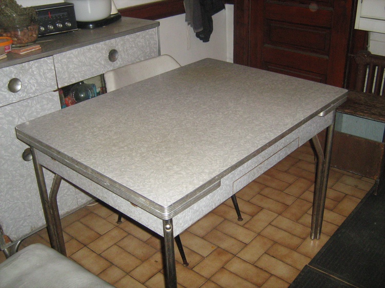 1950’s kitchen set- 4 matching white chairs and Formica table - photo 2