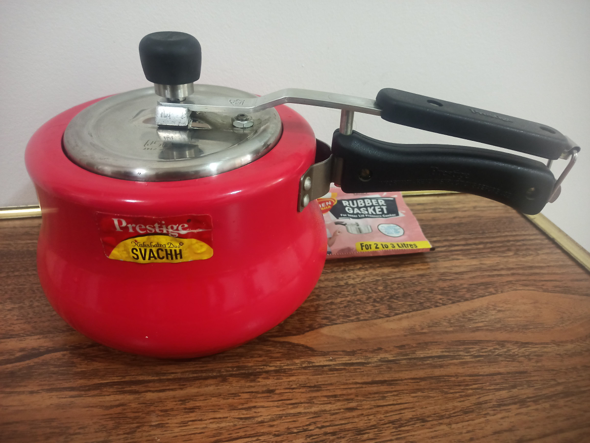 working Prestige Svachh Pressure Cooker-3ltrs + 1 extra gasket thumbnail