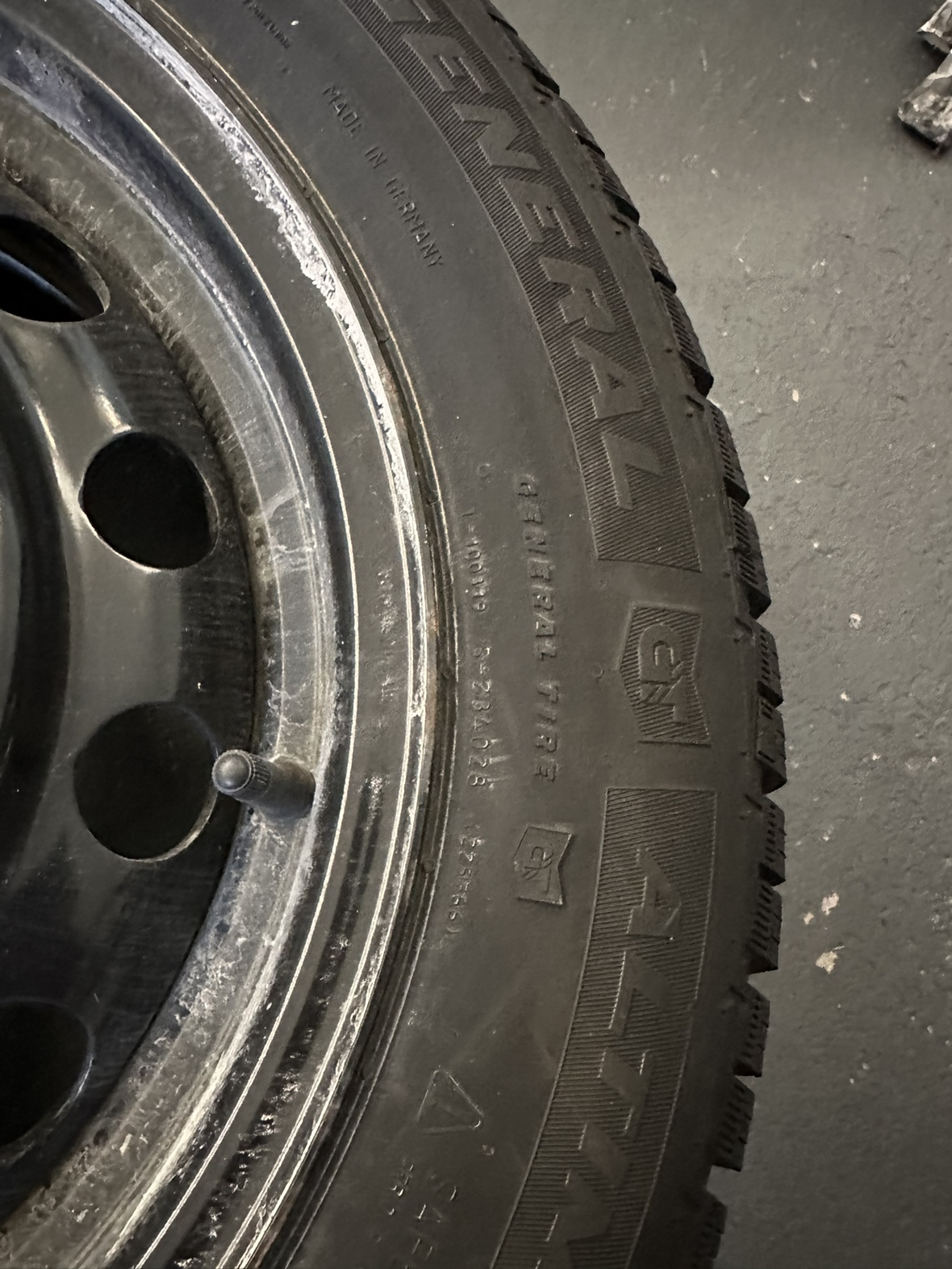 Hyundai Venue Winter Tires Set - Altimax Arctic 12 - 185/65 R 15 image indicator(6)