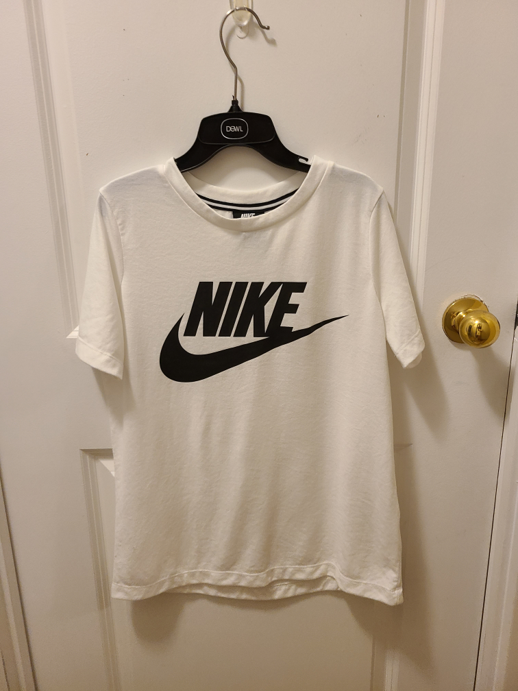 Nike T-shirt thumbnail