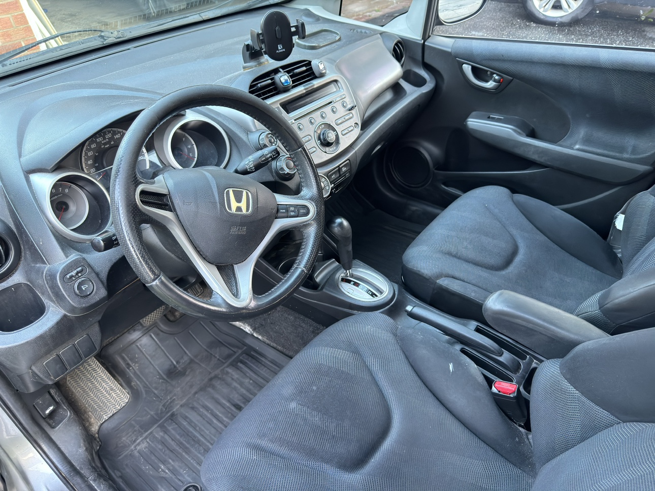 2009 Honda Fit Sport + Winter Tires with Rims image indicator(6)