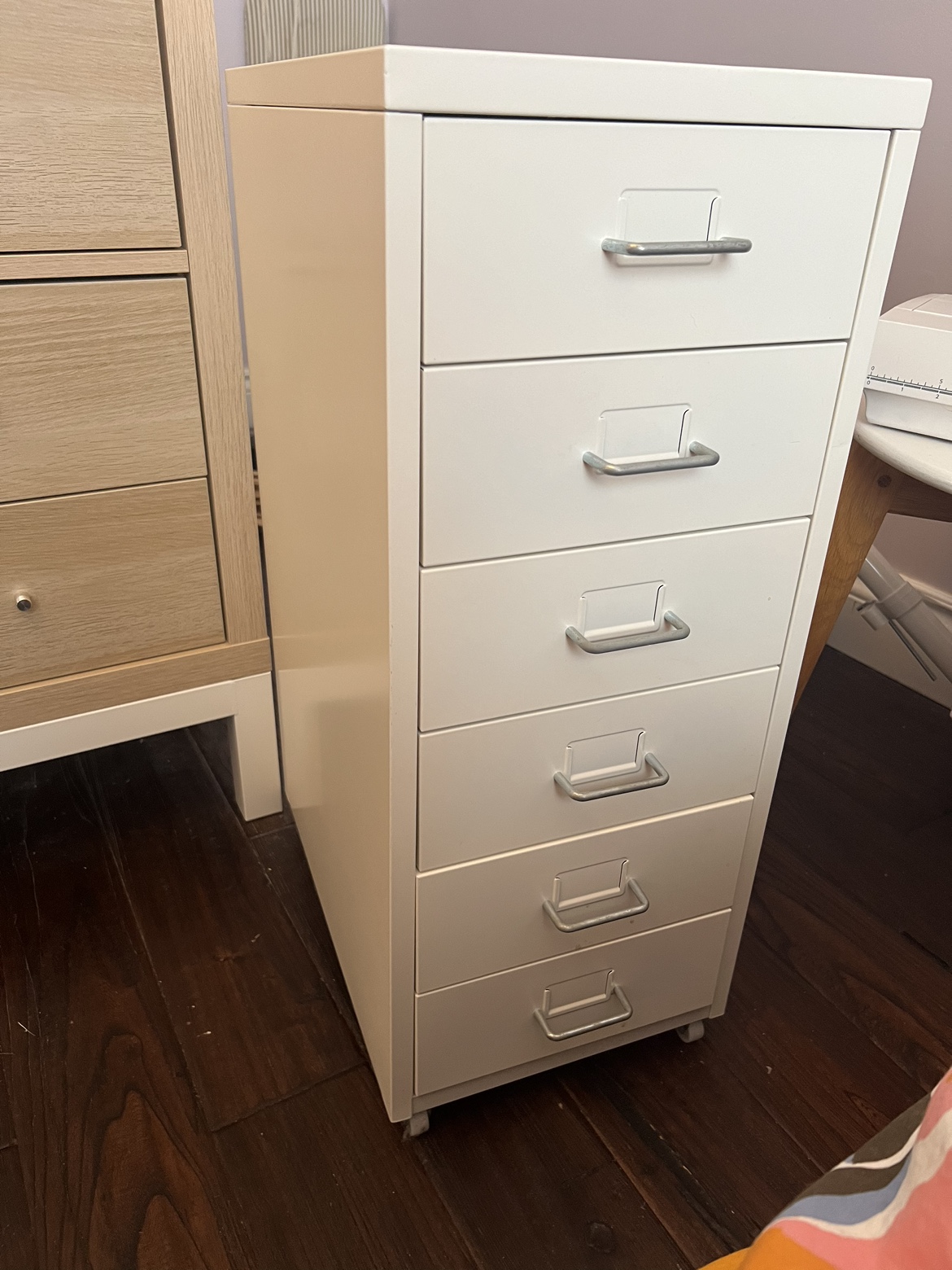 Sturdy drawer unit on wheels