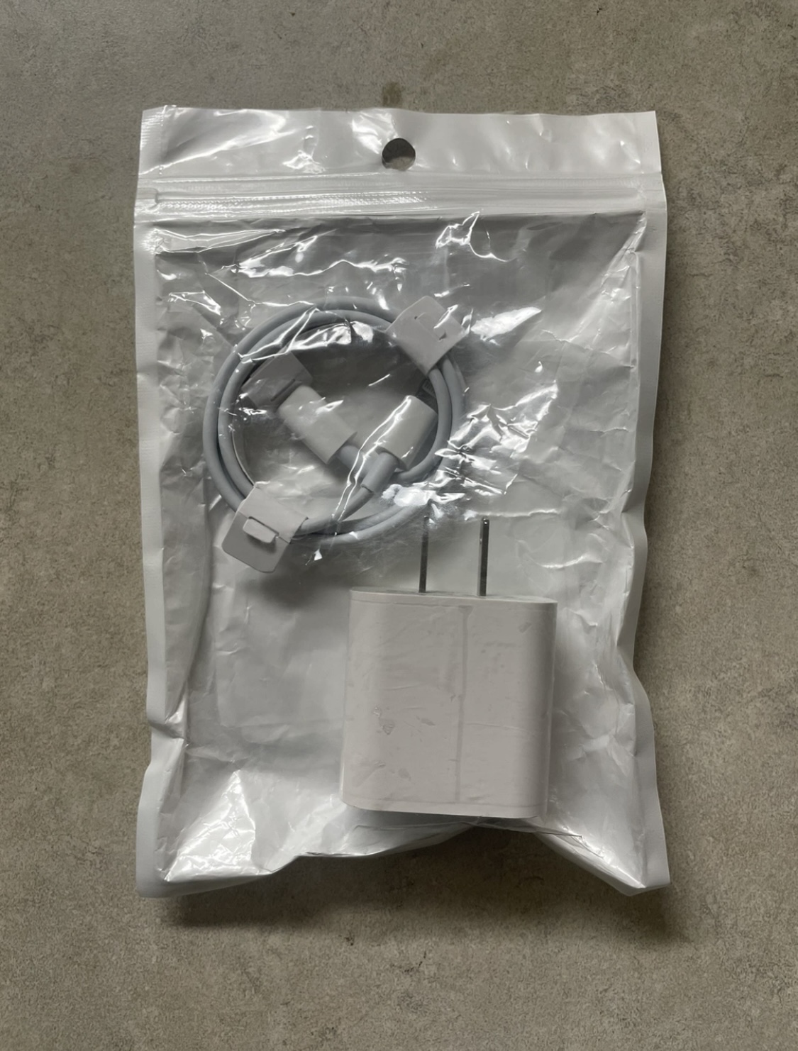 Apple Charger 20W USB-C Power Adapter with Cable image indicator(5)