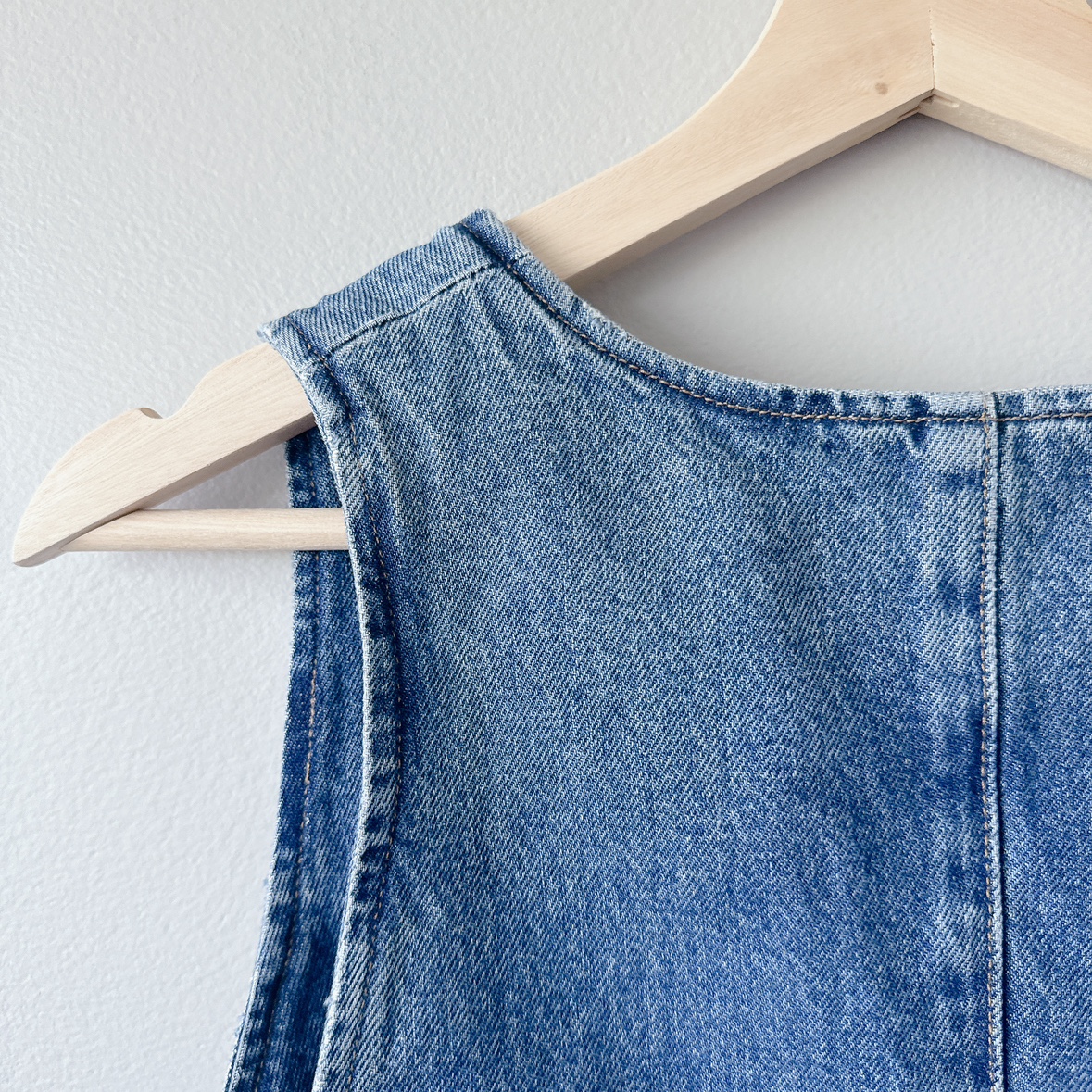 Agolde Denim Vest New with tags! Size XL Aritzia image indicator(8)