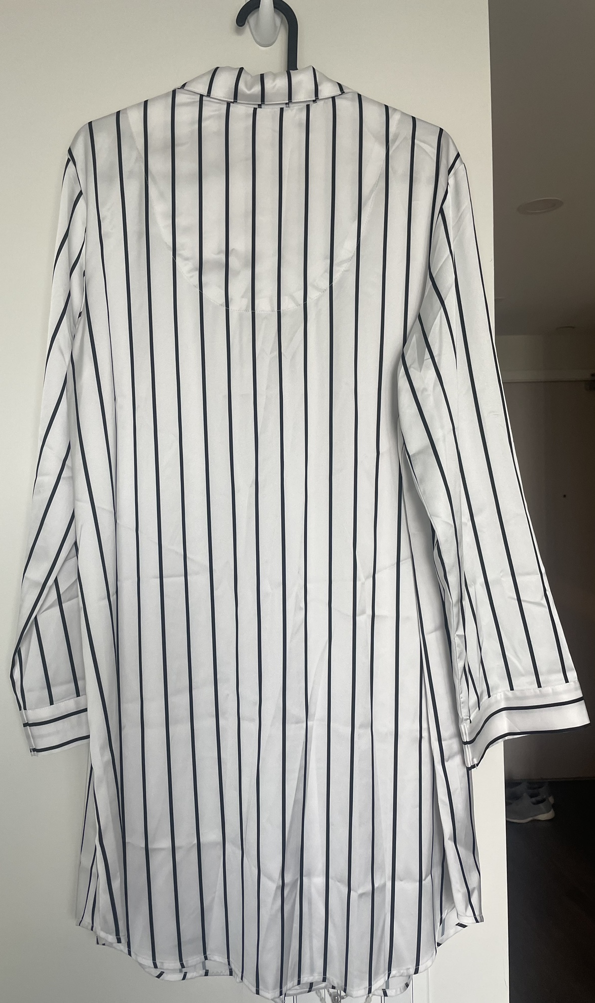Never worn- La Vie en Rose White Striped Sleep Shirt image indicator(2)