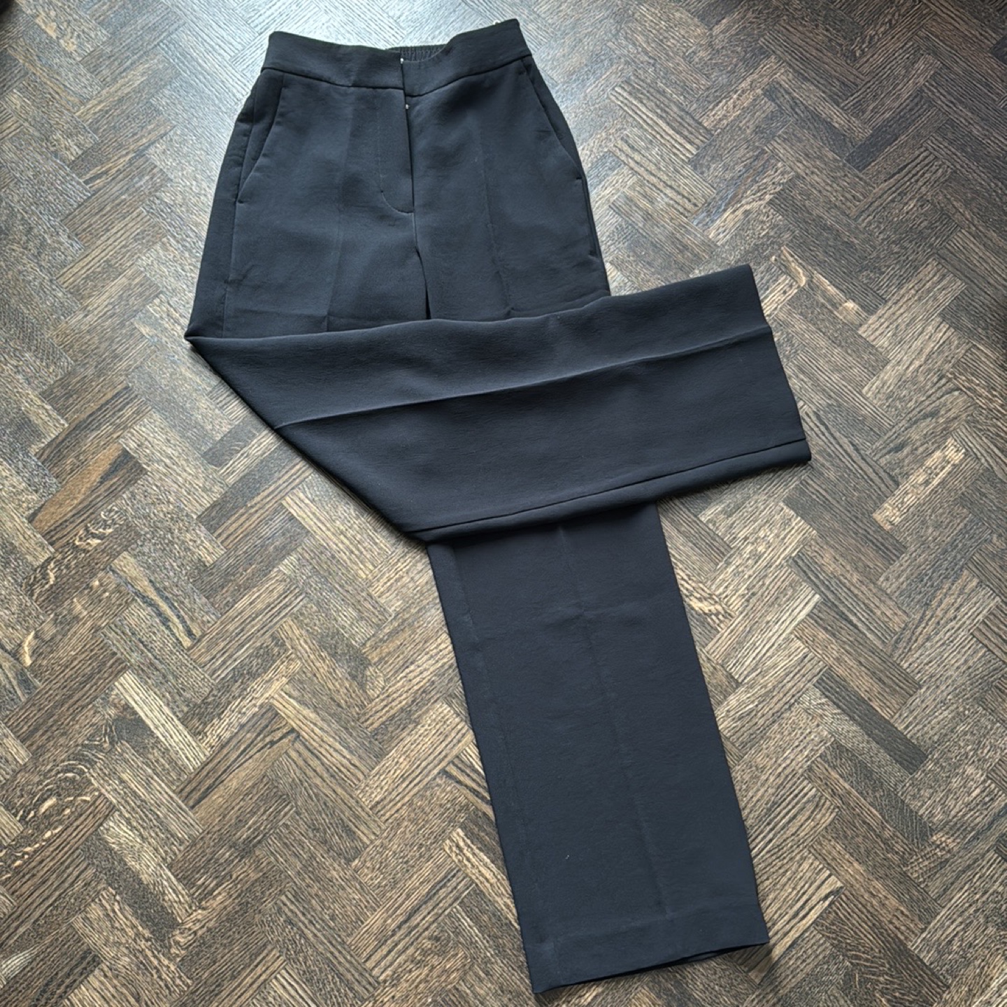 Aritzia | Alanya Pants - SHORT version image indicator(4)