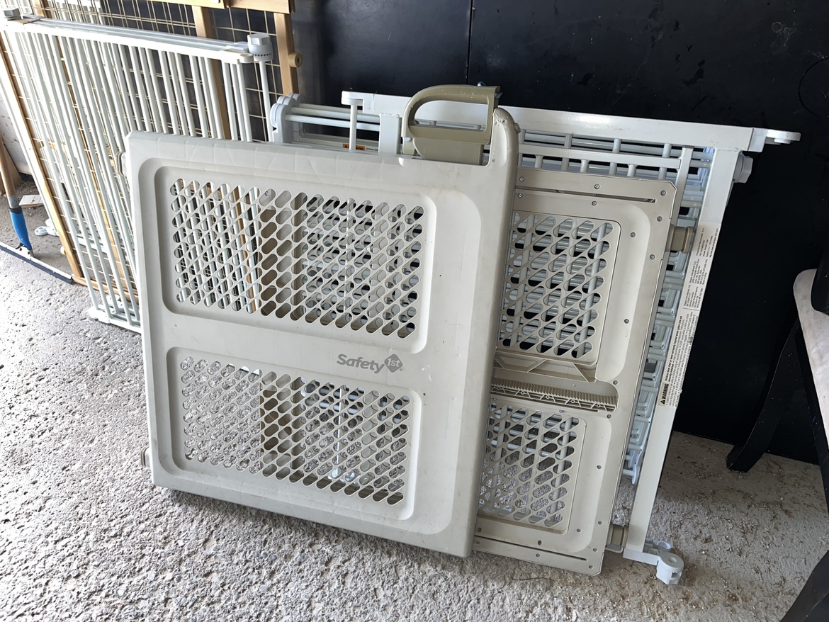 Baby safety gate and safety blocker - photo 2
