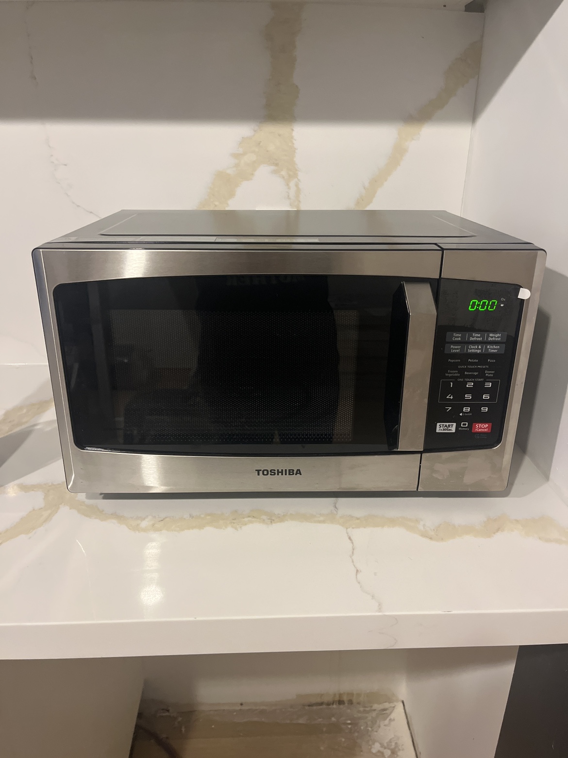Toshiba Microwave - used 1x - photo 4