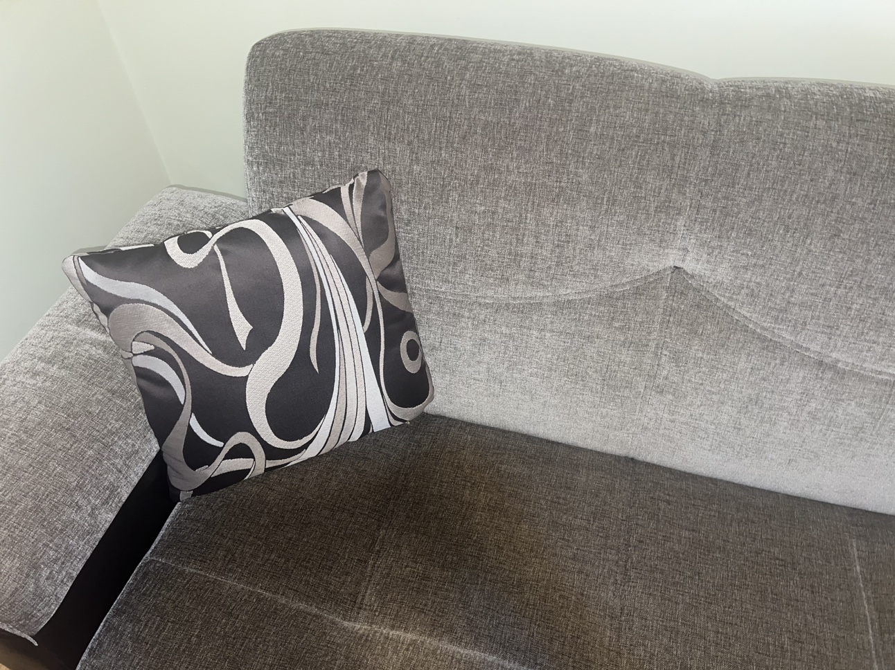 Couch - photo 2