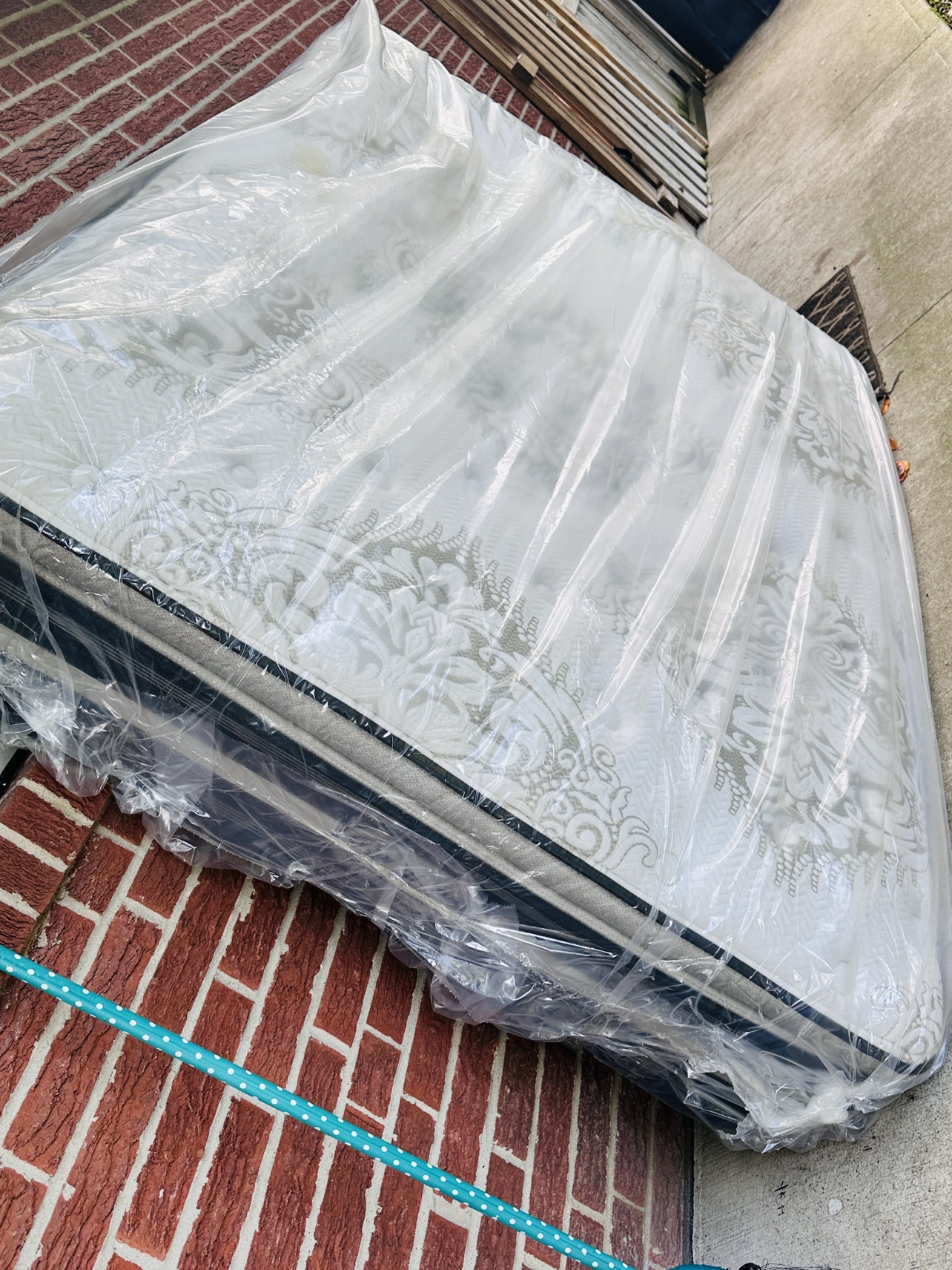 Queen Mattress - photo 5