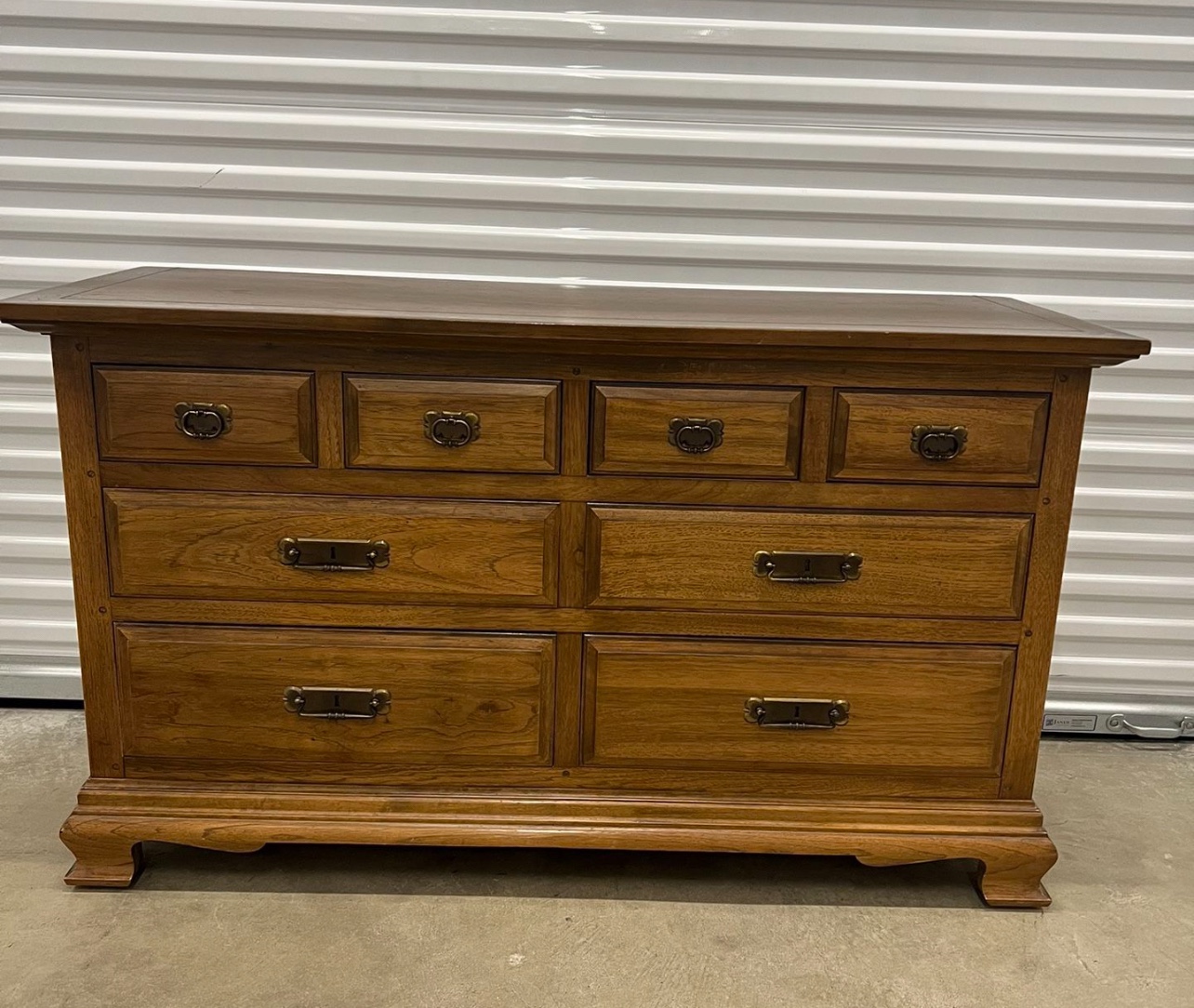 8 drawers Dresser