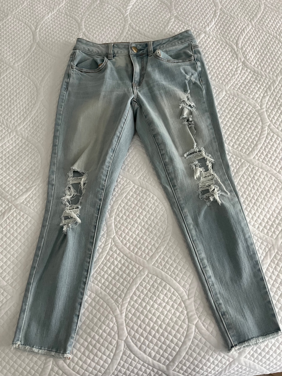 American Eagle Super Stretch Ripped Jeans image indicator(2)