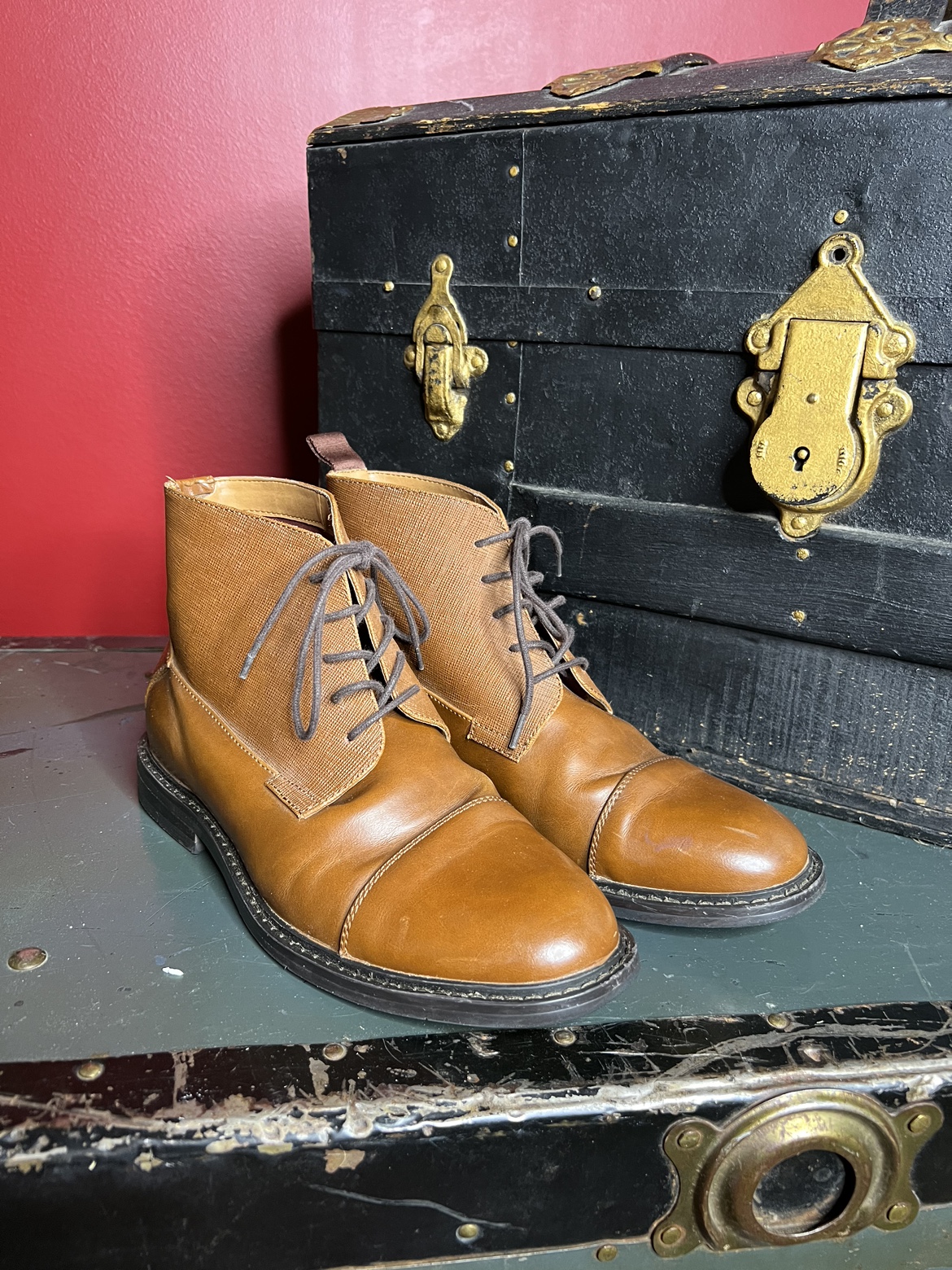 Like new-Unisex Brown Leather Ankle Boots
