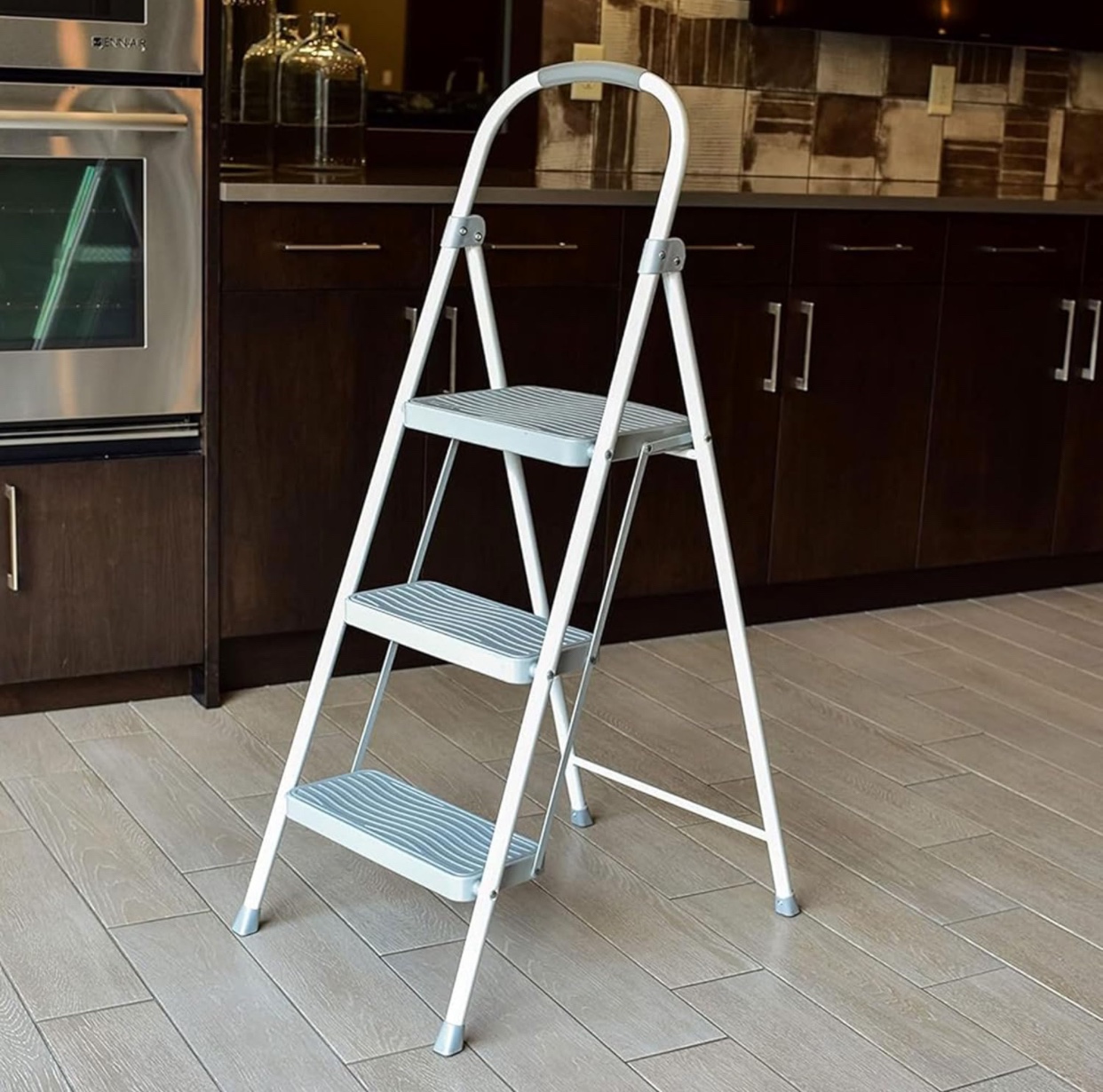 Rubbermaid three step ladder