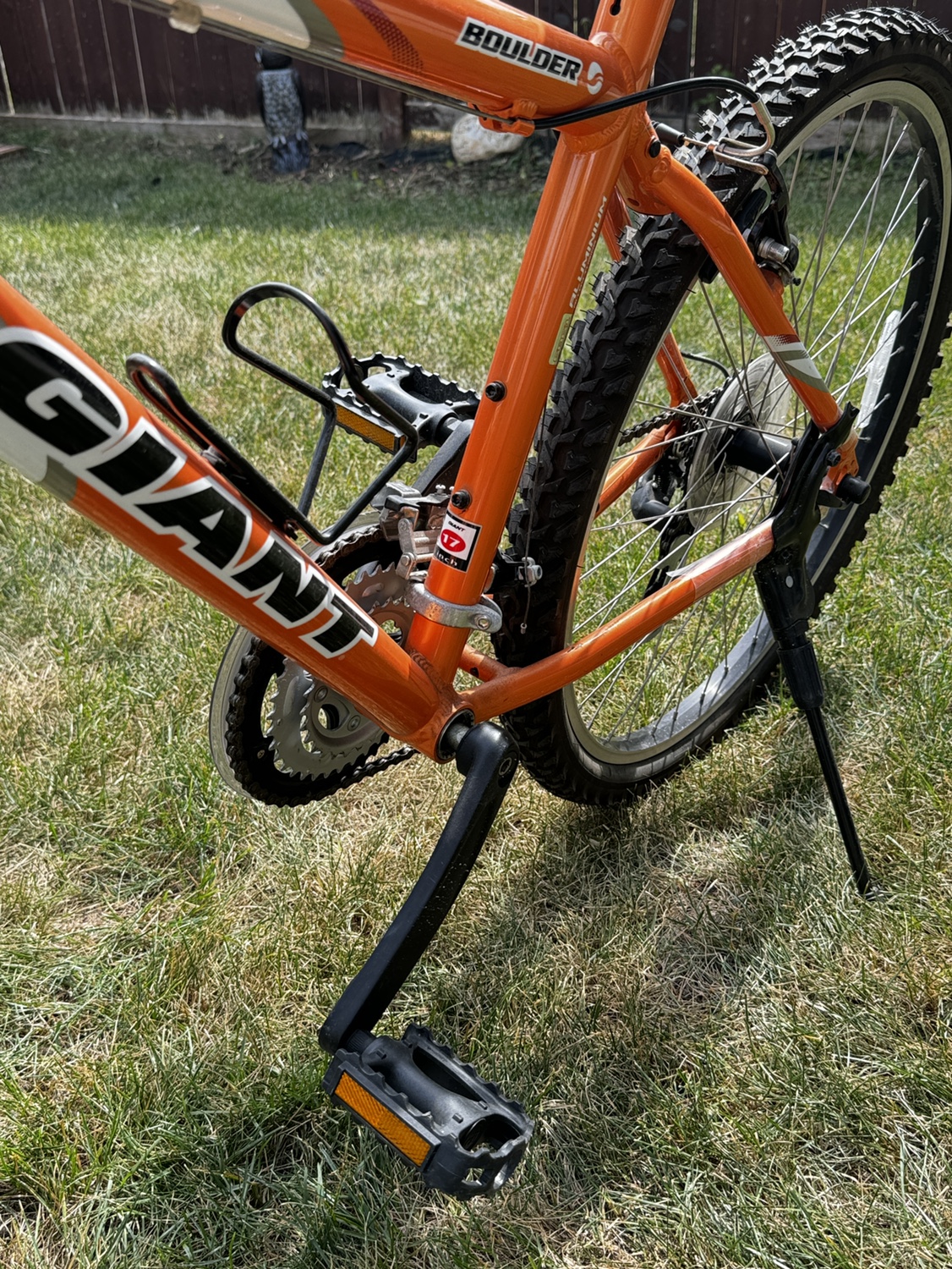 Giant mountain bike 26” wheel  in like new construction - photo 3