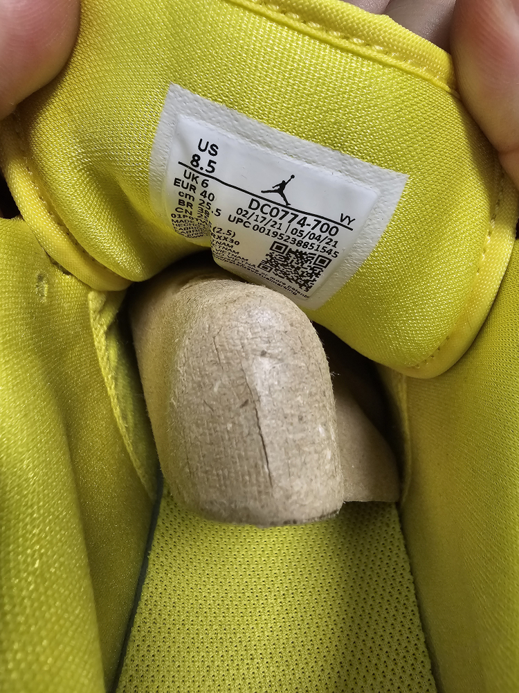 Yellow Strike Air Jordan 1 Women's 8.5 image indicator(8)