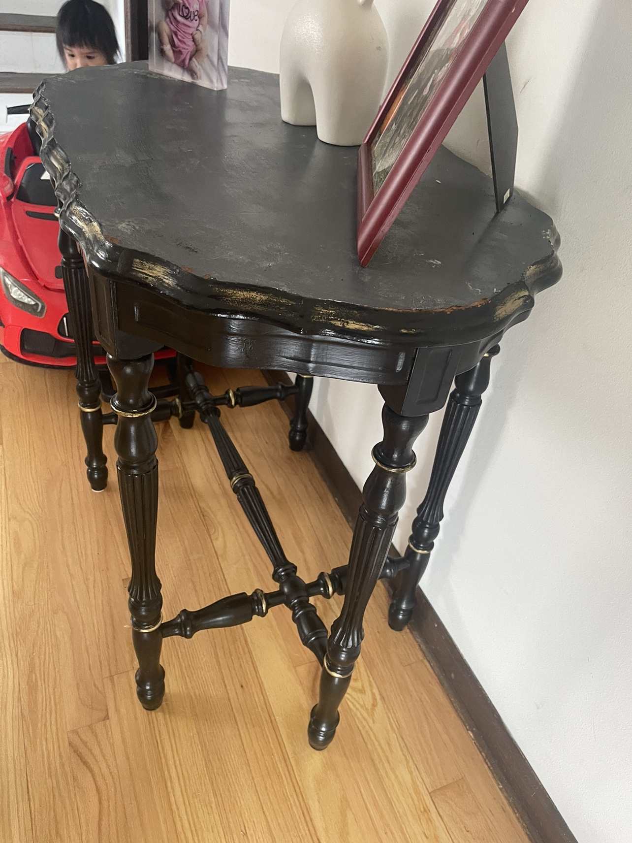 Black side table please check more pictures Description - photo 5