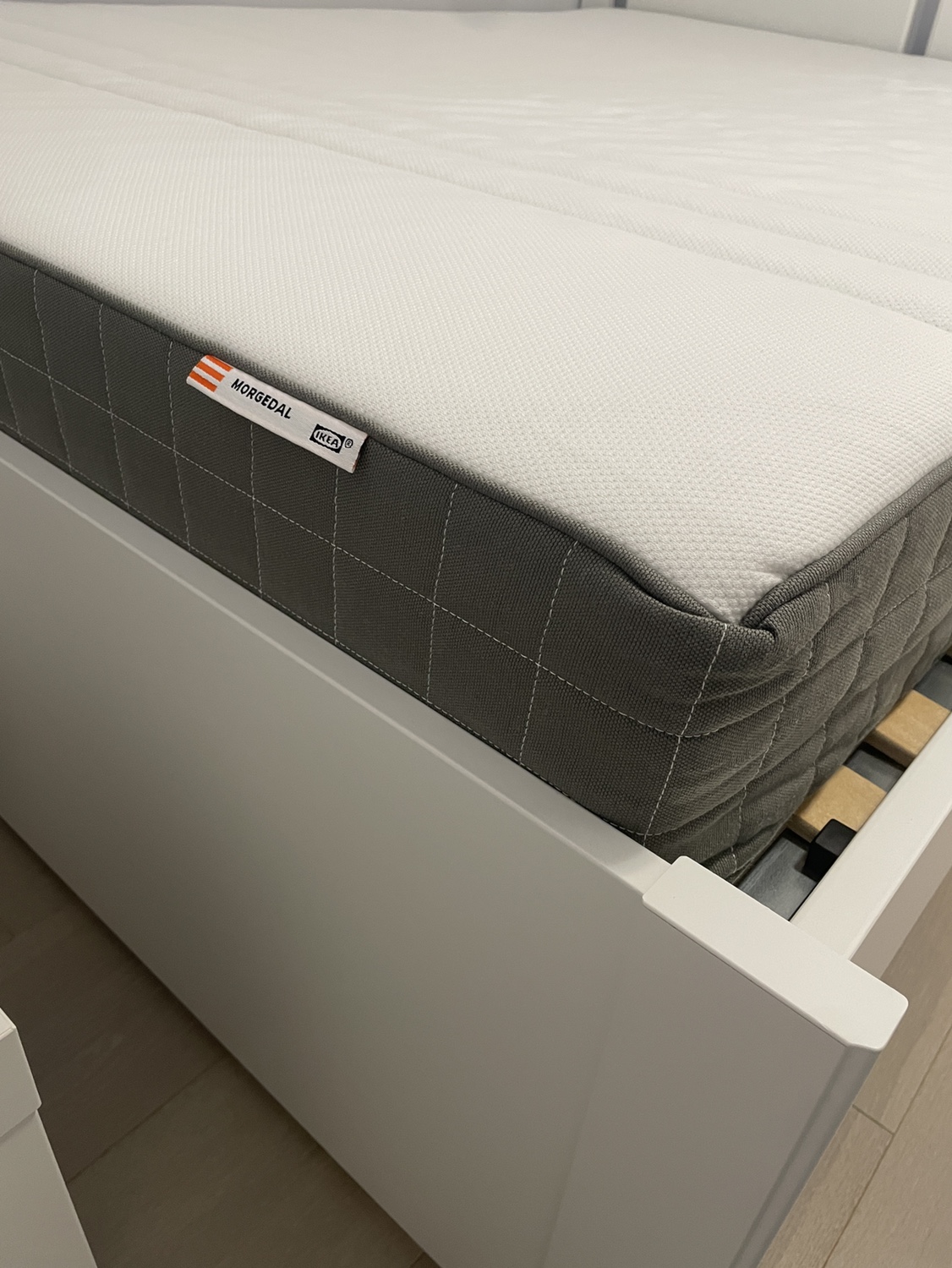 Ikea bed frame and mattress (Queen size) - photo 3