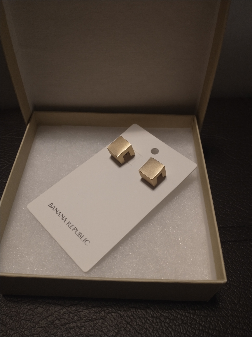 Banana Republic Gold Square Earrings image indicator(2)