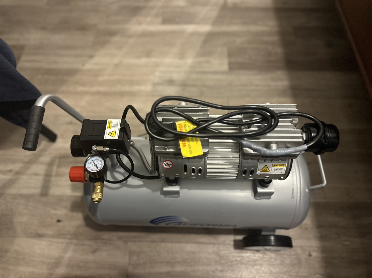 Air compressor- California air tools 8GL - photo 3
