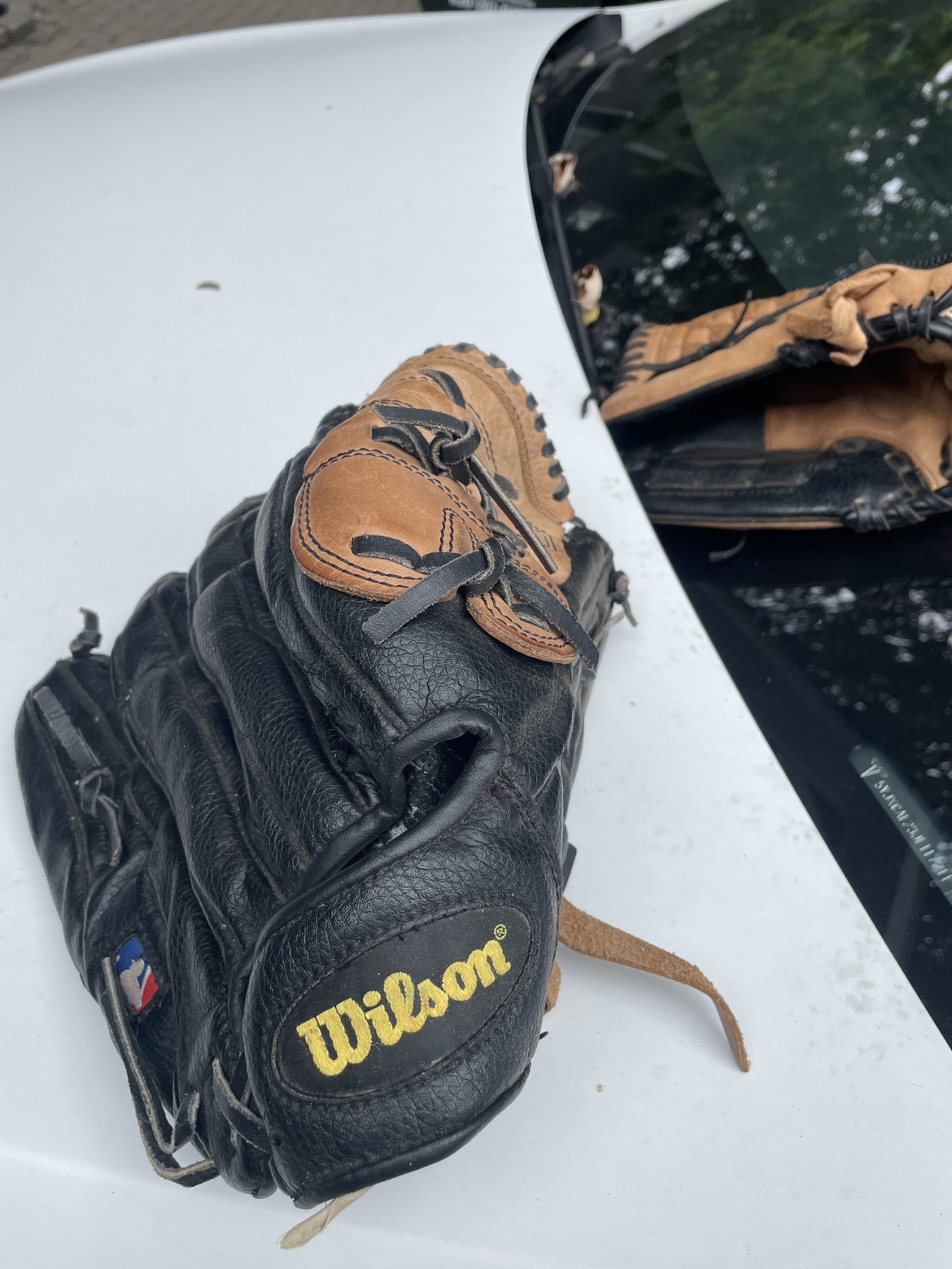 Men’s used Wilson Baseball Glove