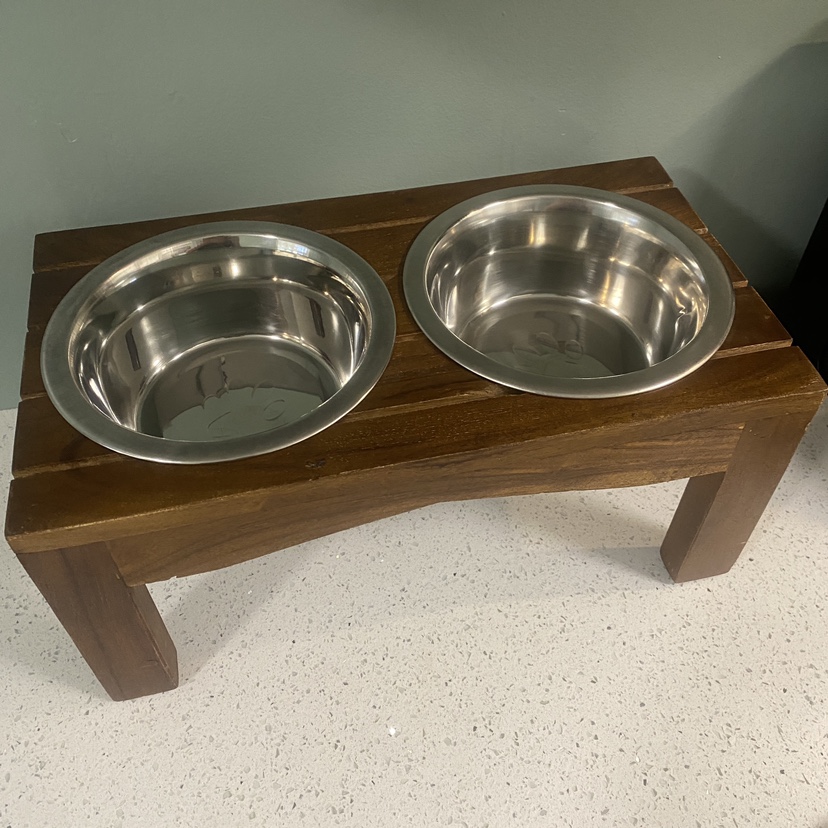 Elevated Dog/Cat Food and Water Bowls thumbnail