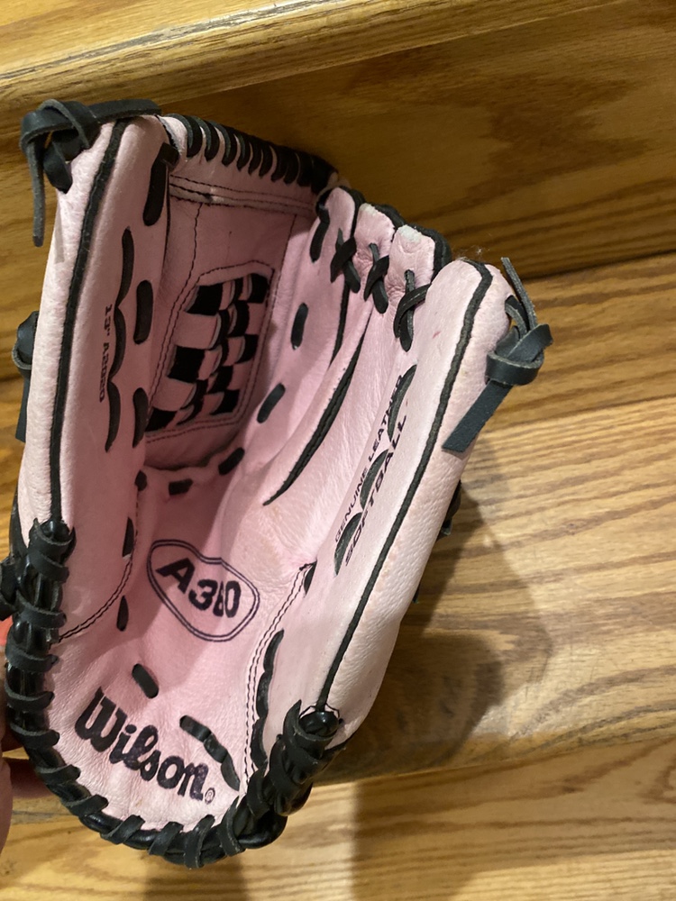Wilson Softball Glove image indicator(2)