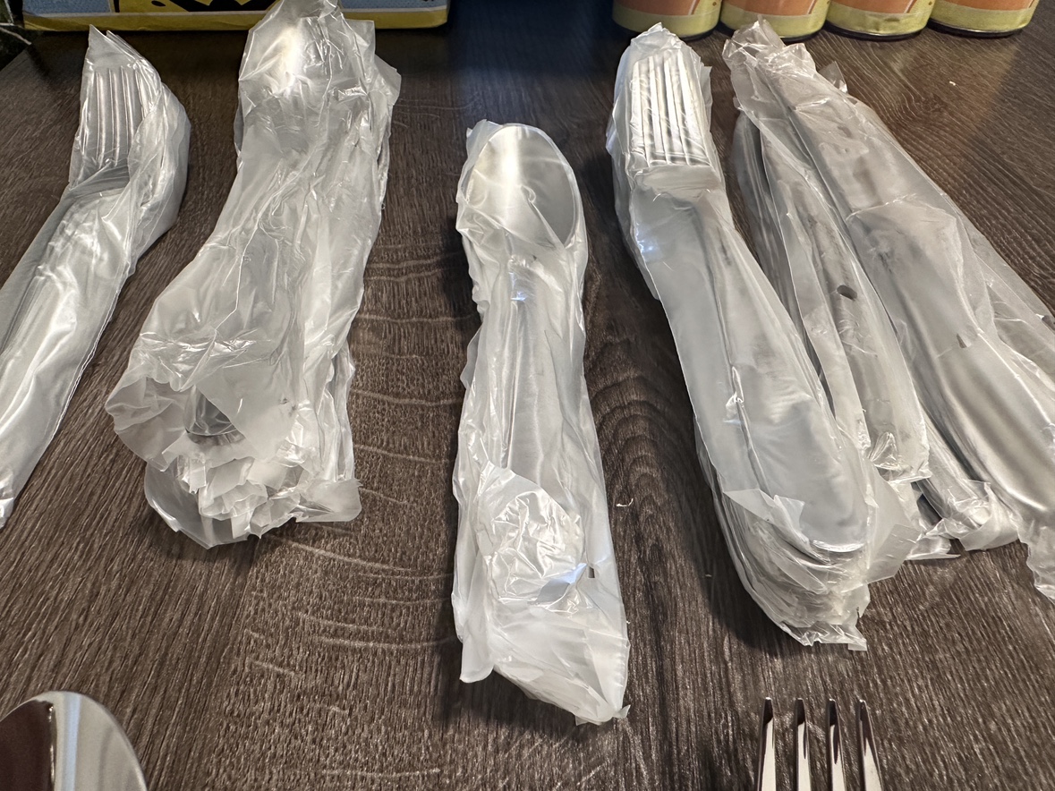 30pcs Stainless Steel Flatware Set (brand new) - photo 2