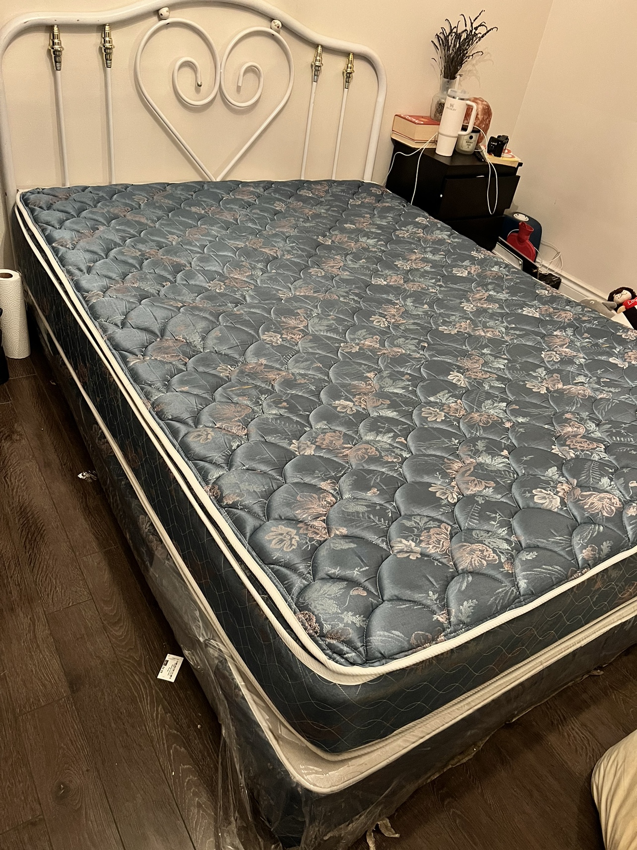 Queen Mattress + Bedbox for sale thumbnail