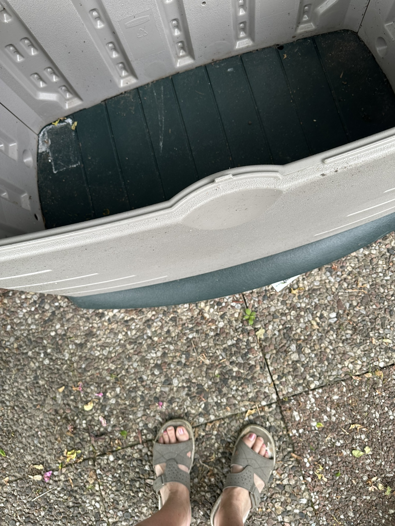 Rubbermaid Storage Container - photo 2