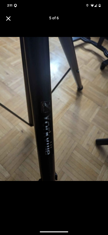 EAW Speakers  +  Two speaker rstands + amplifier image indicator(3)