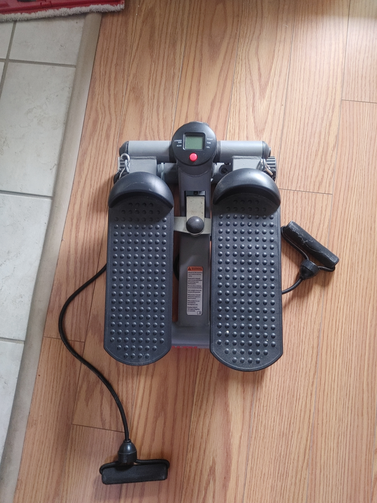 Step Machine with resistance bands thumbnail