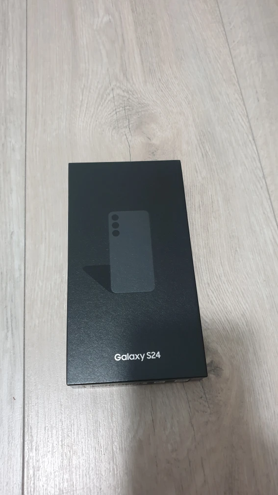 Samsung Galaxy S24 thumbnail