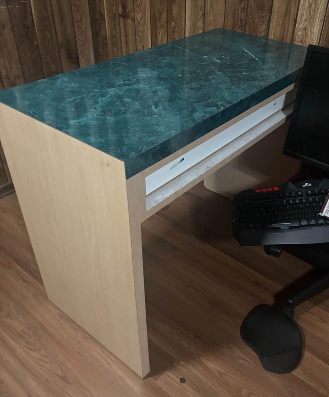 Reading table + swivel chair