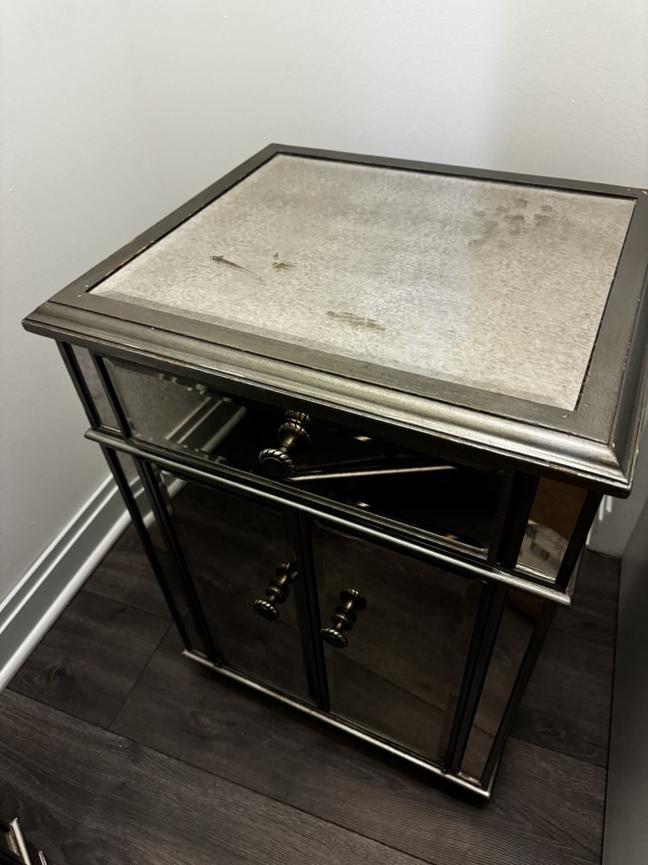 2 Mirrored Bed Tables - photo 2