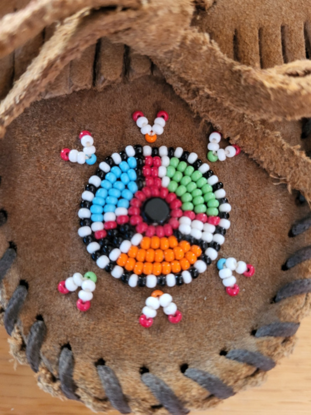 ❣️ New Minnetonka Womens Suede Loafers Khaki Brown  -  Size 6 image indicator(3)