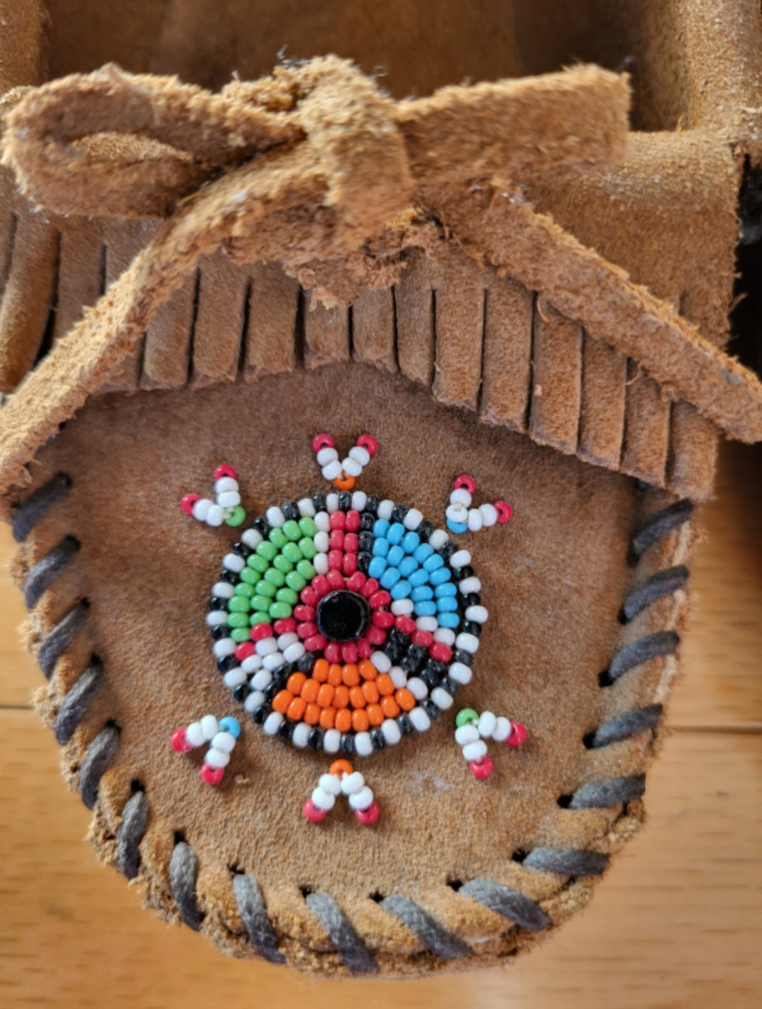 ❣️ New Minnetonka Womens Suede Loafers Khaki Brown  -  Size 6 image indicator(4)