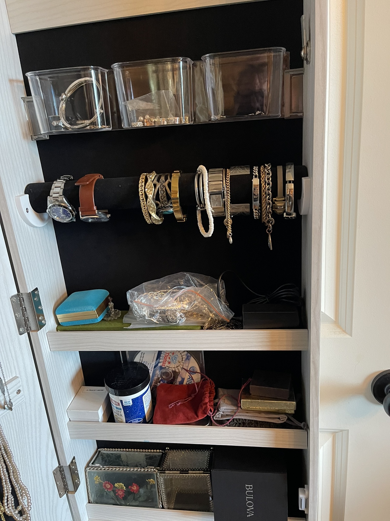 Jewelry cabinet with LED mirror. - photo 4