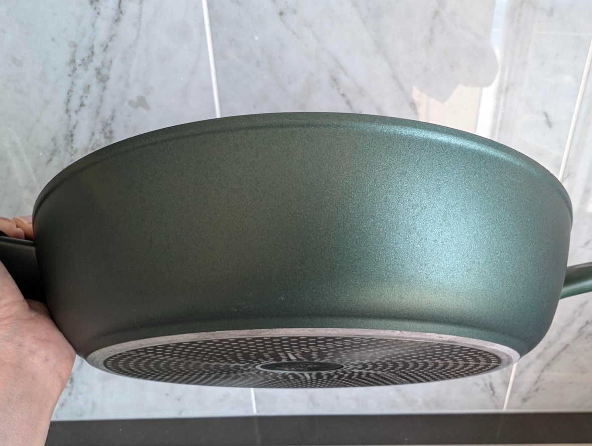 Green two-handled pan, aluminium, non-stick, Italian image indicator(3)