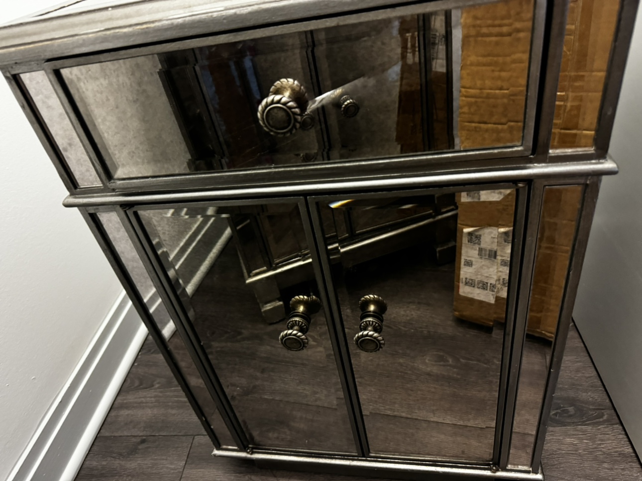 2 Mirrored Bed Tables - photo 4