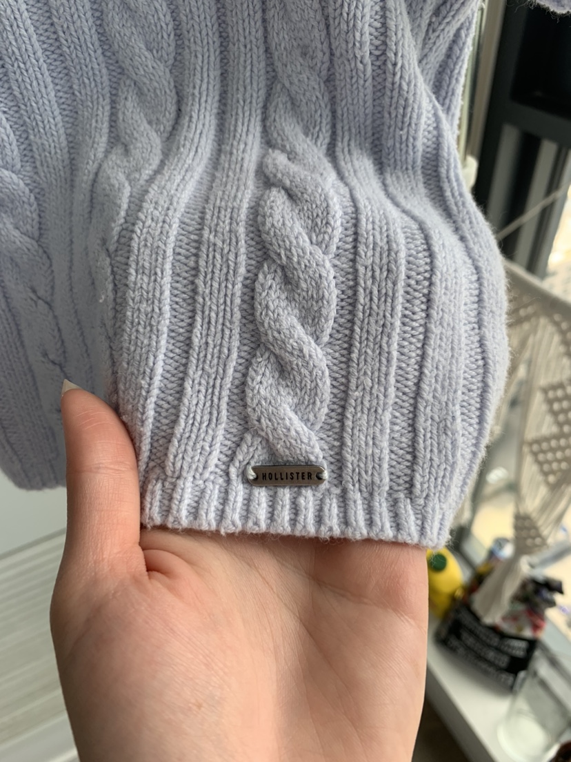 Hollister Cable Knit Crop Sweater Size Small image indicator(2)