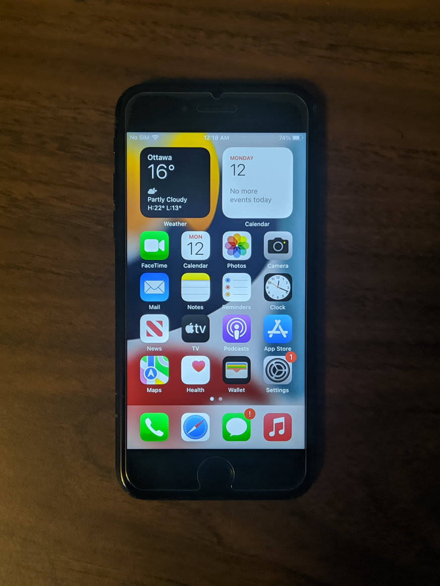 Apple iPhone 7 + Accessories ***100% BATTERY HEALTH*** image indicator(2)