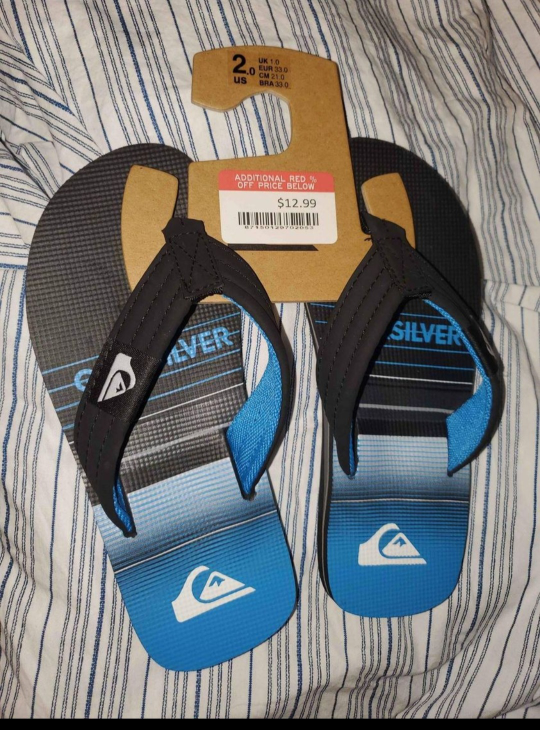 quicksilver boys slippers new with tags size 2 and 3